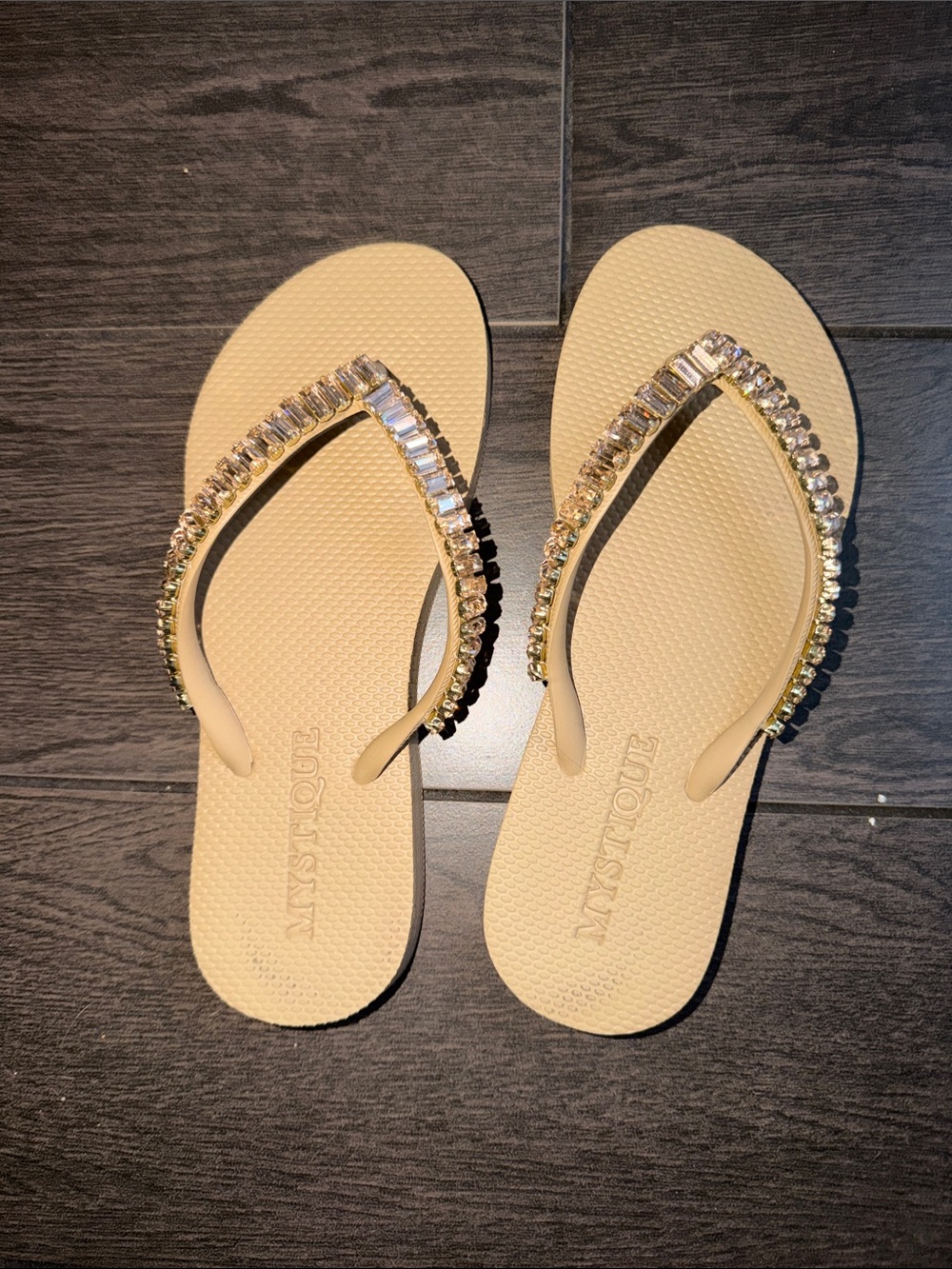 MYSTIQUE CRYSTAL 
EMBELLISHED FLIP FLOPS CHAMPAGE/NUDE 5/6